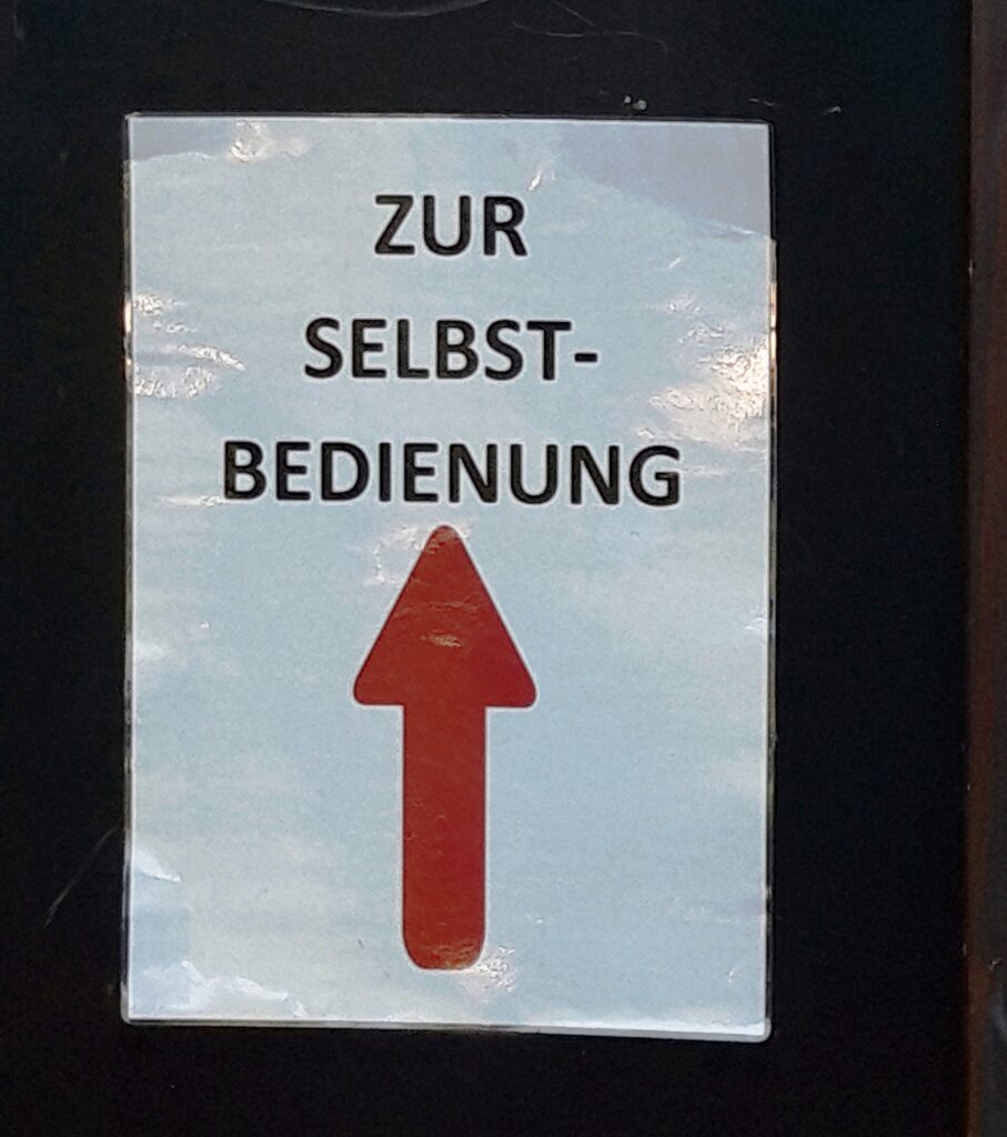 Schild im Biergarten